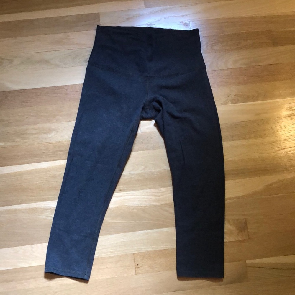 Lululemon dark grey cropped leggings